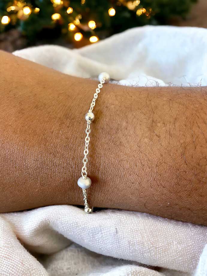 Grey pearl station bracelet in silver 