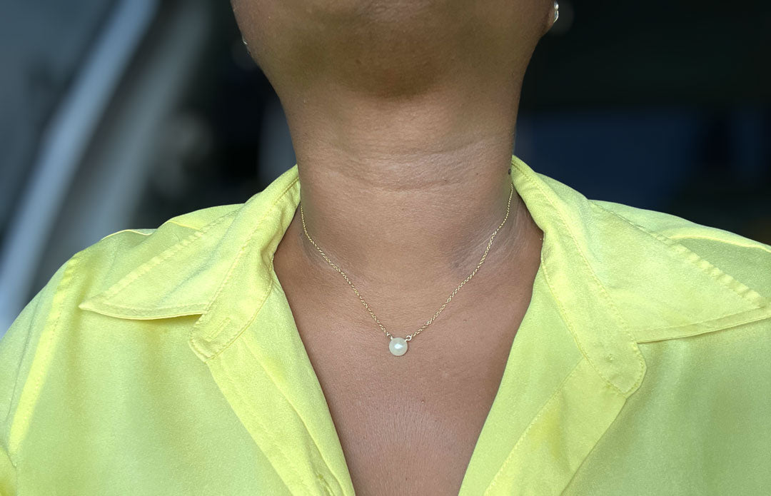 Modern pearl necklace 