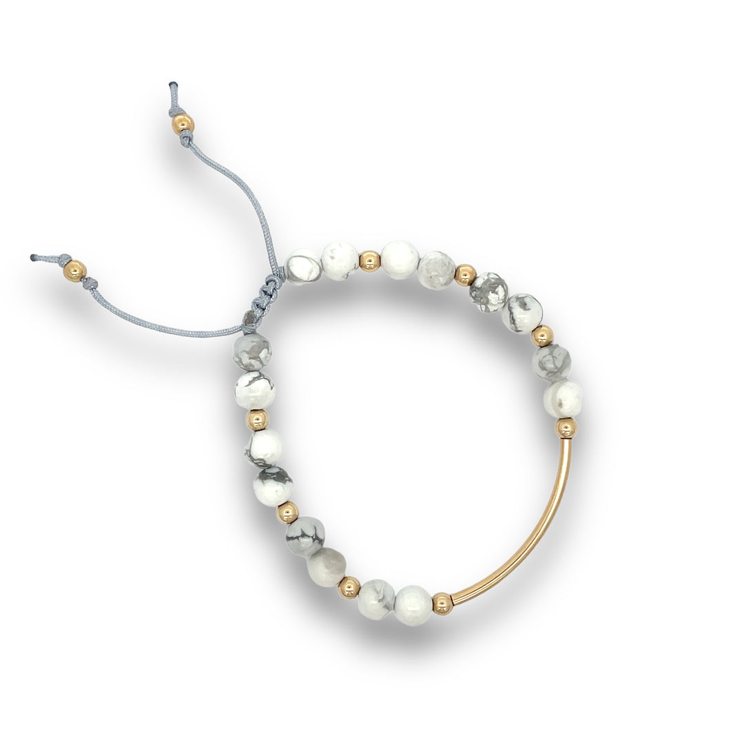 White howlite bracelet in gold 