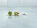 Peridot stud earring in gold 
