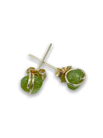 Load image into Gallery viewer, gold peridot stud earrings 

