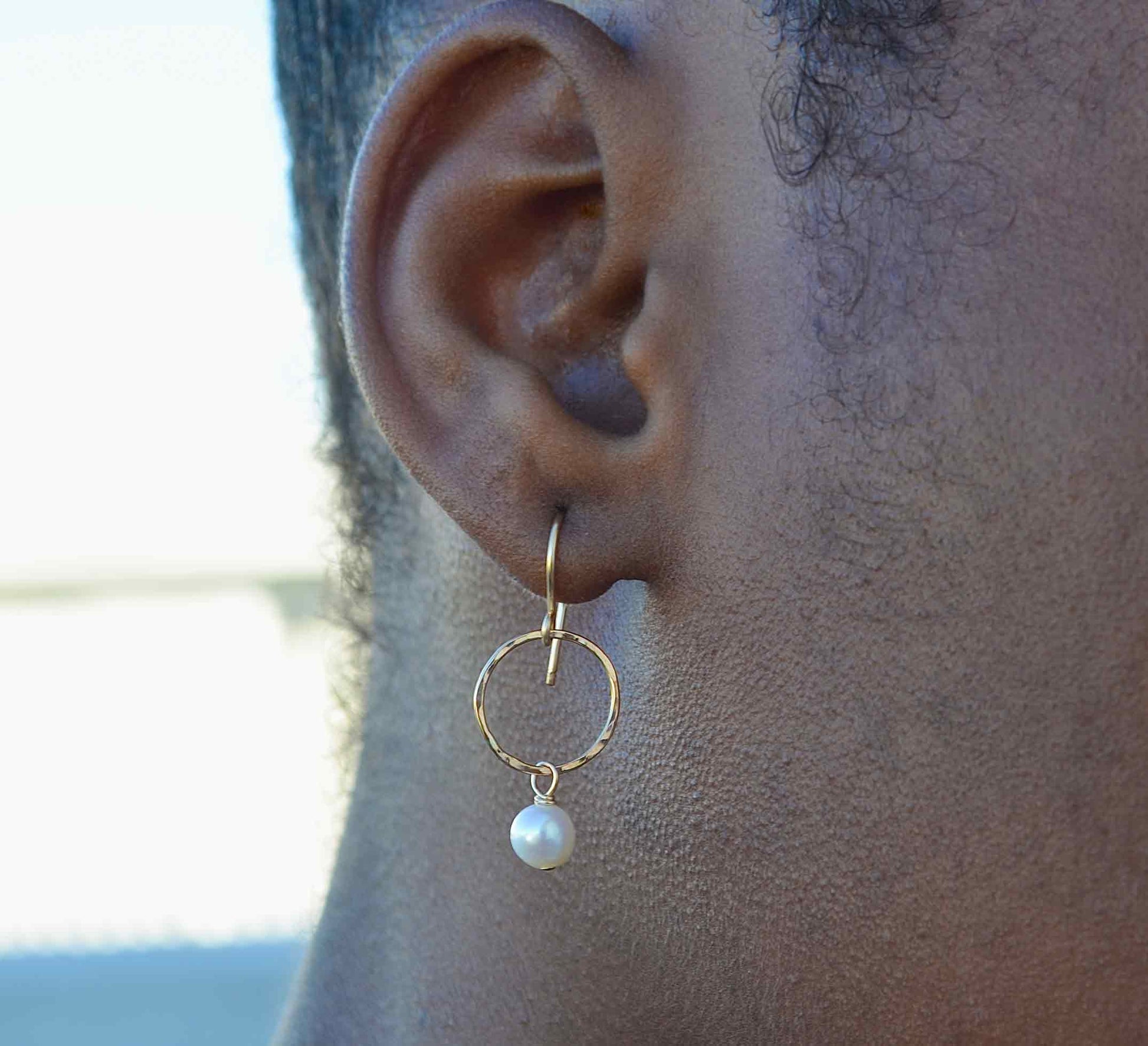 O pearl hoop earrings  |Summer Gems |