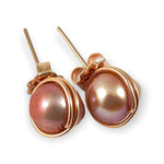 Load image into Gallery viewer, peach pearl earrings 
