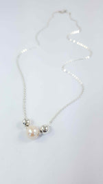 Load image into Gallery viewer, Pearl mix ball necklace
