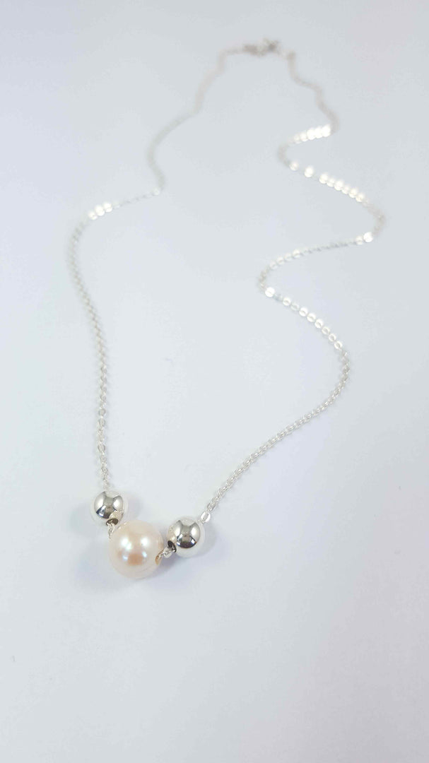 Pearl mix ball necklace