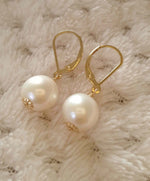 Load image into Gallery viewer, Globe freshwater pearl drops  | Coco elegance
